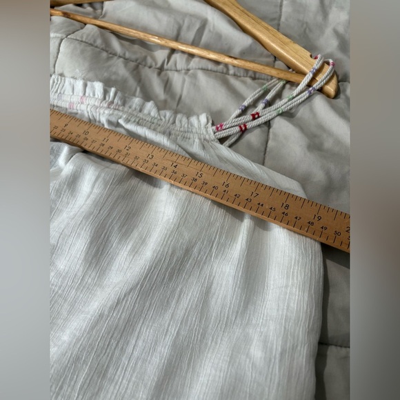 Elegant White Strappy Women's Top - Picture 8 of 12